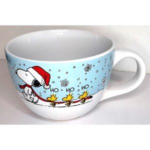Peanuts Santa Snoopy Leading Woodstock in Snow 24 oz Soup, Ice Cream or**